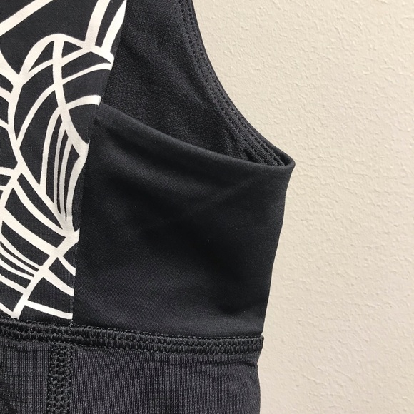 Lululemon hustle & bustle tank size 4 - Picture 12 of 15